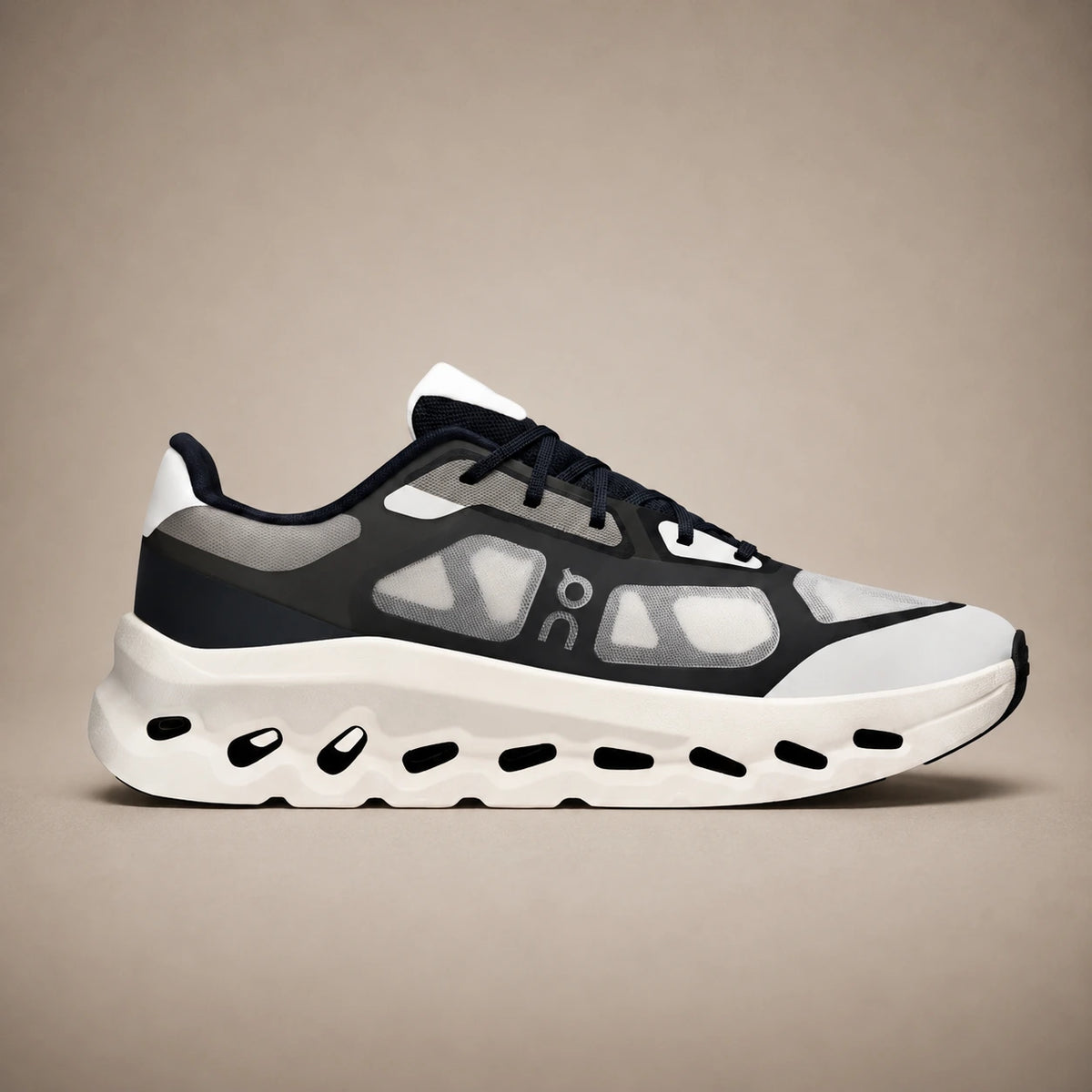 On Cloudtilt Remix — Black / White