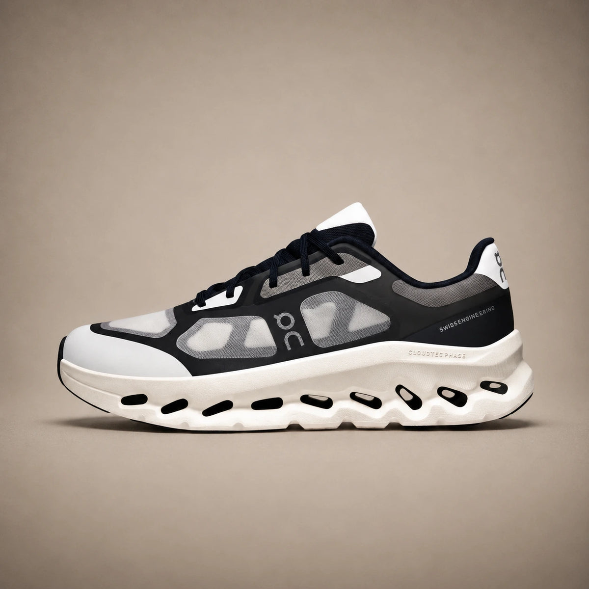 On Cloudtilt Remix — Black / White
