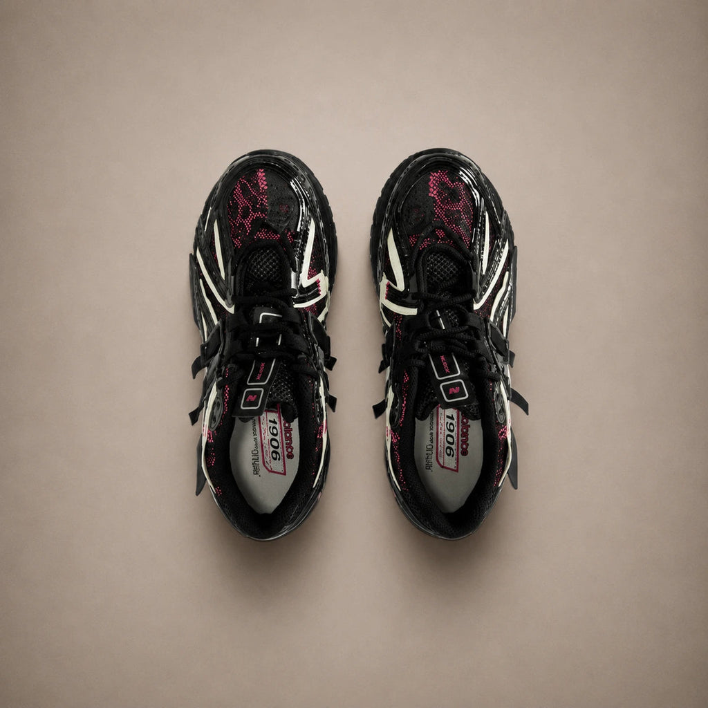New Balance 1906A — Noir / Berry