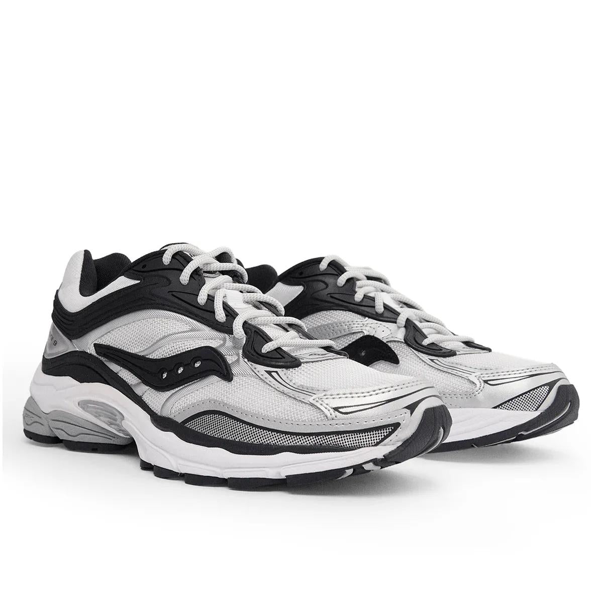 Saucony ProGrid Omni 9 — Blanc / Noir