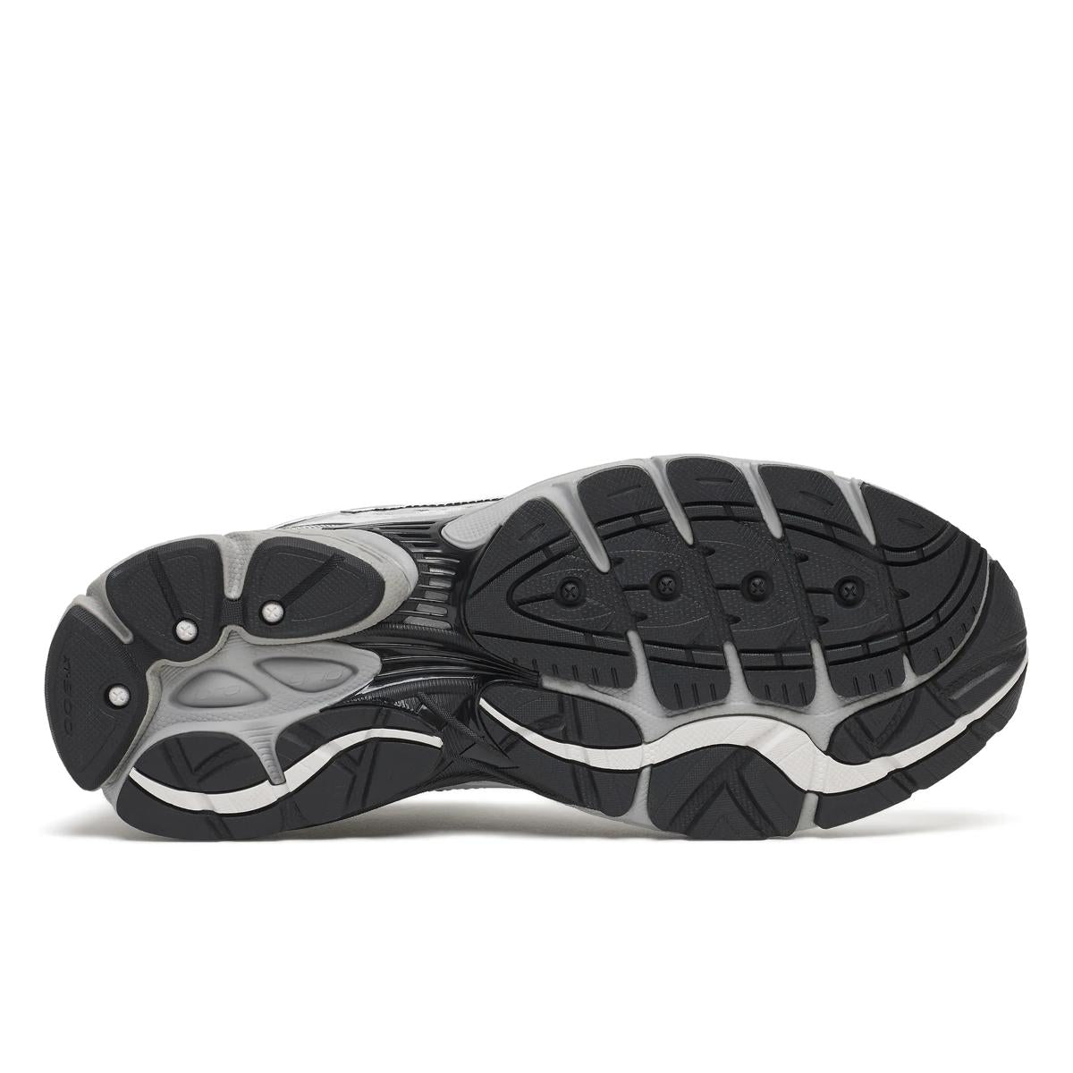 Saucony ProGrid Omni 9 — Blanc / Argent