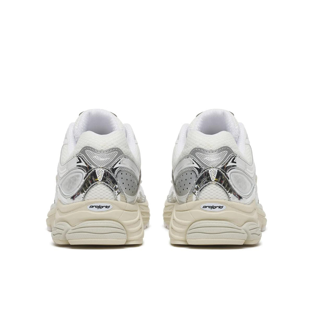 Saucony ProGrid Omni 9 — Blanc / Crème