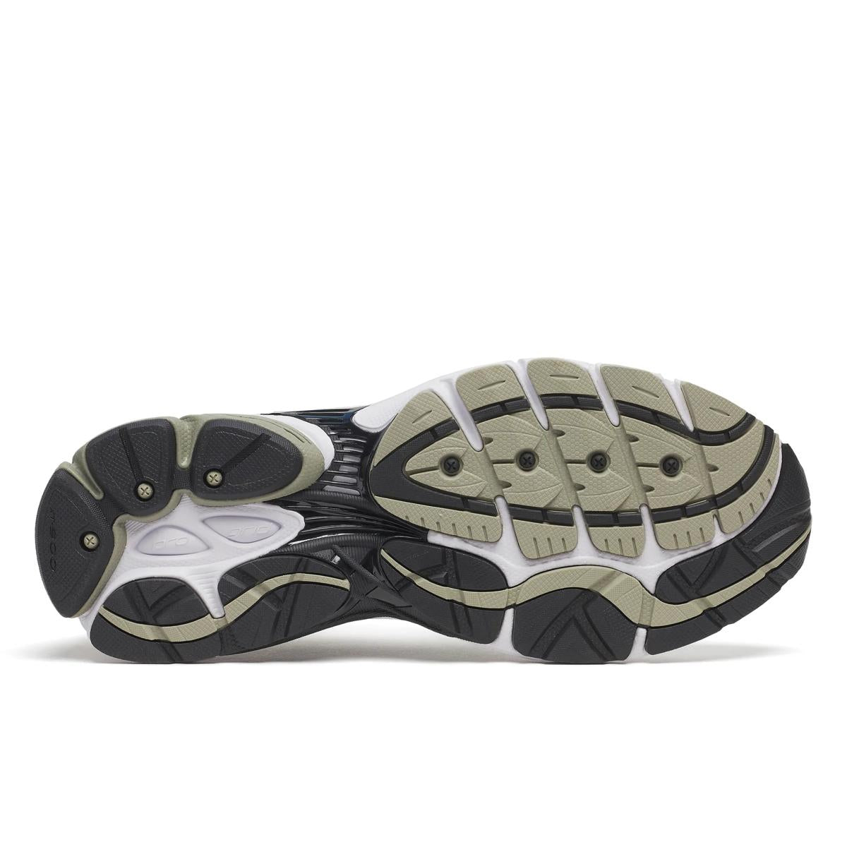 Saucony ProGrid Omni 9 — Blanc / Argent / Noir