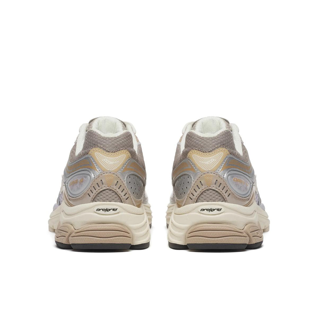 Saucony ProGrid Omni 9 — Crème / Argent