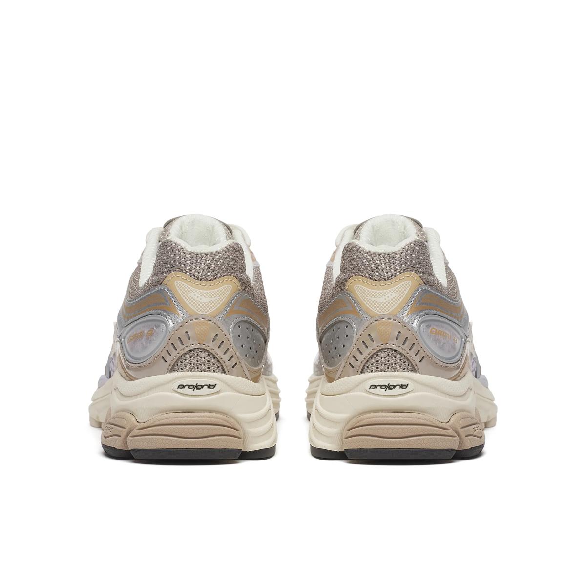 Saucony ProGrid Omni 9 — Crème / Argent