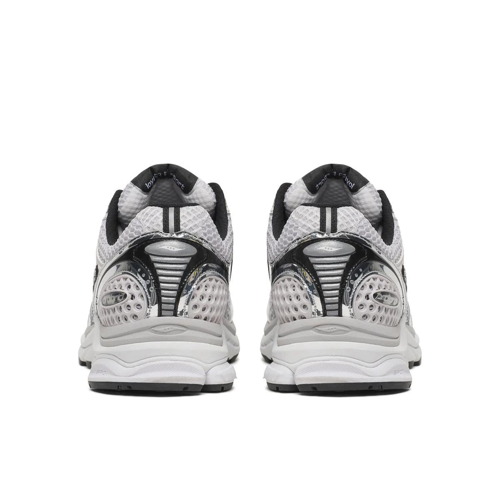 Saucony ProGrid Triumph 4 — Blanc / Noir / Argent