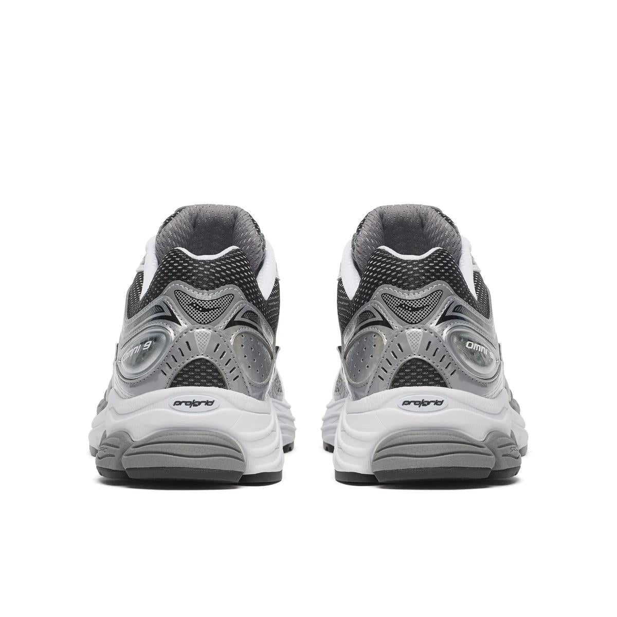 Saucony ProGrid Omni 9 — Gris / Argent / Blanc