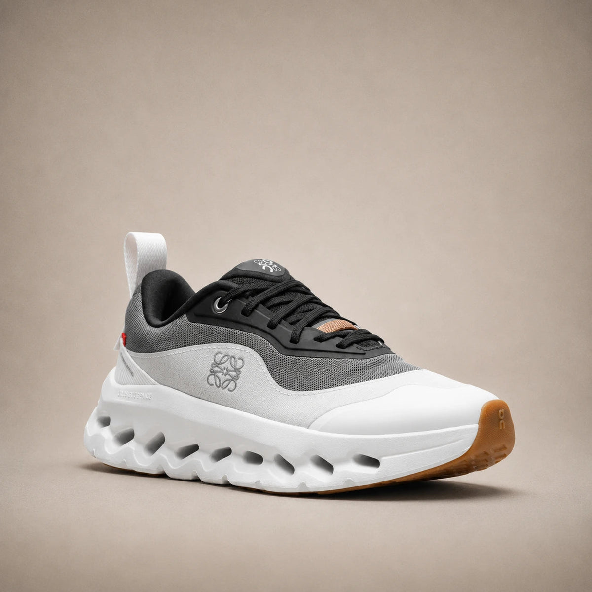 On × Loewe Cloudtilt — Noir